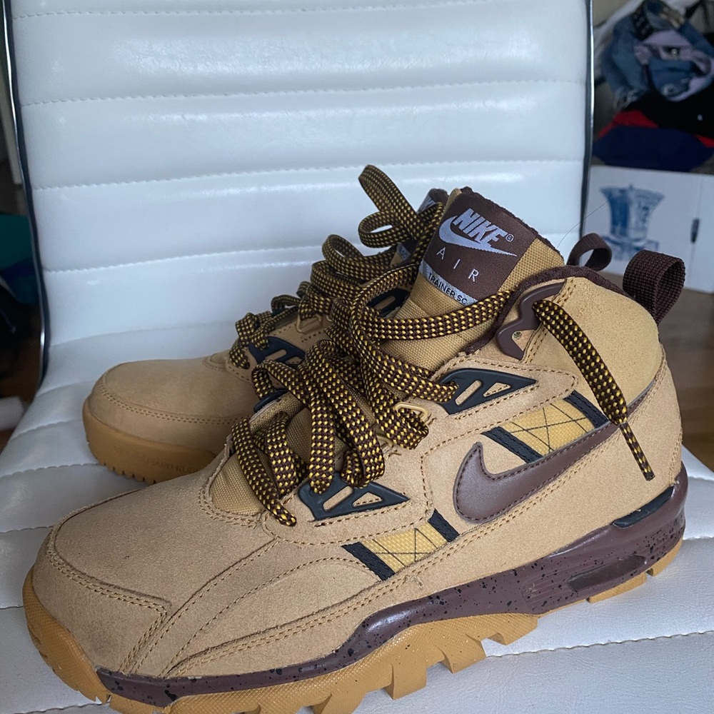 Nike air trainer sc  men’s size 9